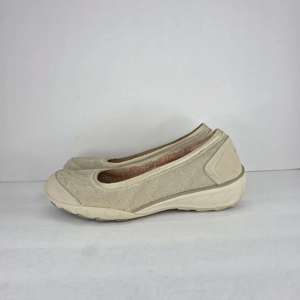 Skechers Relaxed Fit Savvy Women’s Beige Loafer Slip On Comfort Wedge  Size 9 - Picture 2 of 14